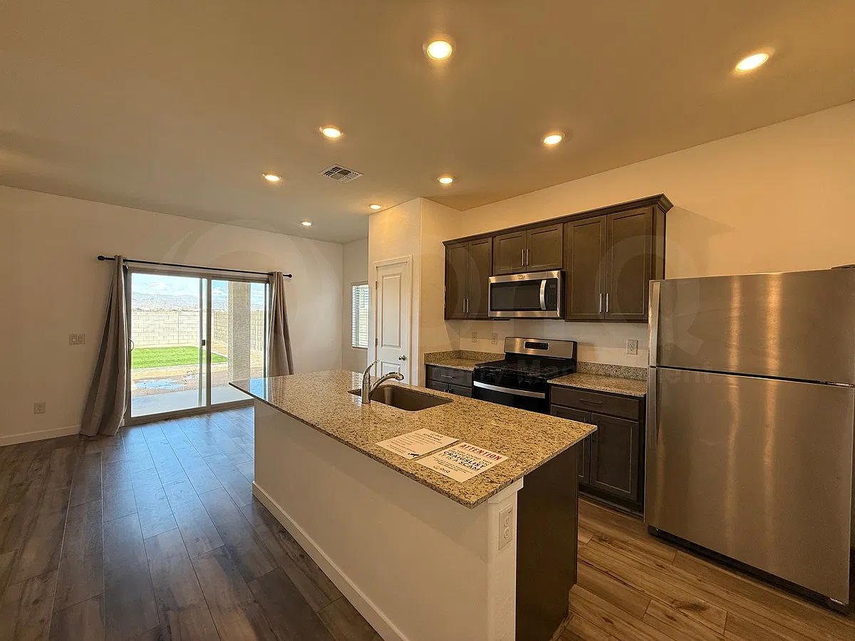 3 bed, 2.0 bath, 1244 sqft, $1,950 — Photo 3
