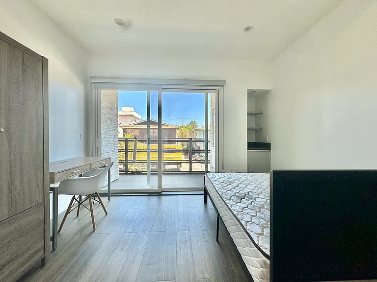 1515 Colby Ave — Photo 18