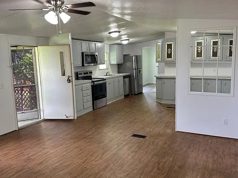 2710 Wilson Rd #6 — Photo 4