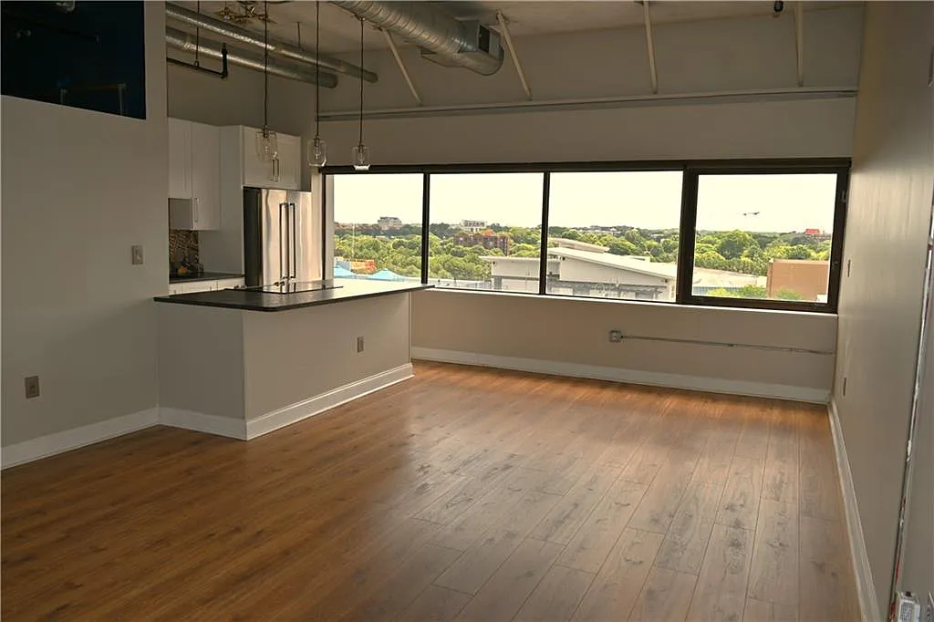 1 bed, 1.0 bath, 813 sqft, $1,695 — Photo 3