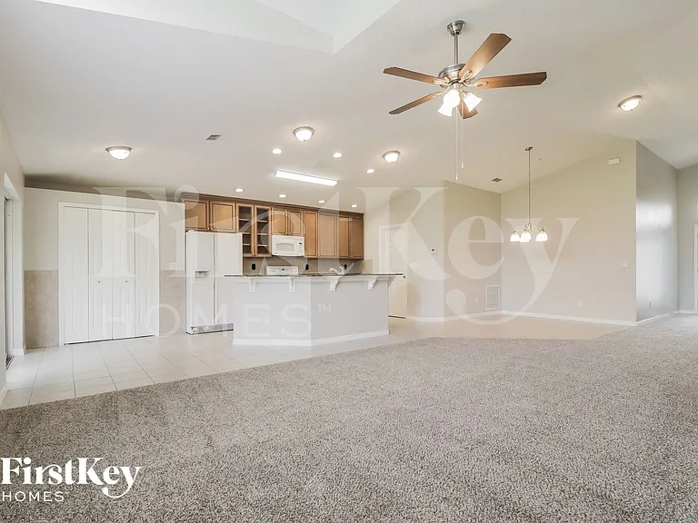 211 Oak Branch Dr — Photo 3