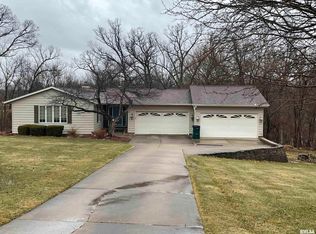 5 Sunset Ct, Blue Grass, IA 52726