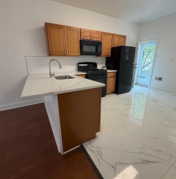2415 N Douglas St — Photo 1