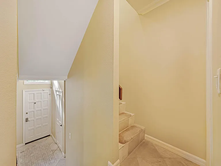5800 Owensmouth Ave #7 — Photo 18