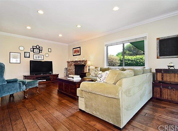 4th image of 22732 Vose St