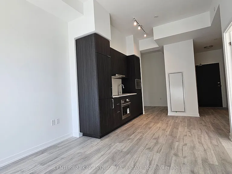 7 Golden Lion Hts #824 — Photo 3