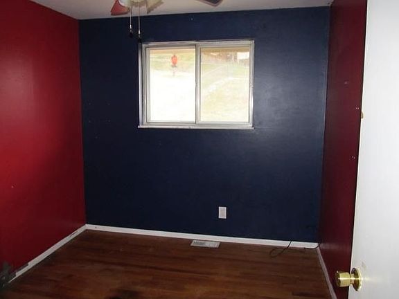 2nd image of 14 Elmwood Cir