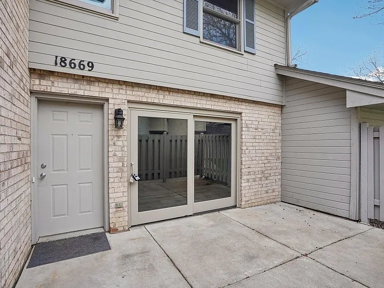18669 Clear View Ct — Photo 29