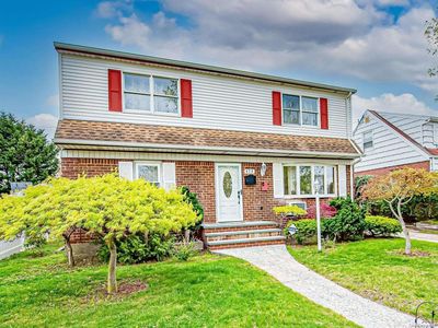979 Oaks Drive, Franklin Square, NY, 11010