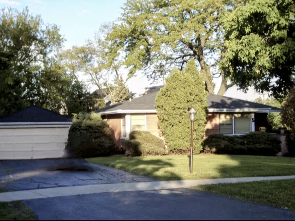 5 Gilbert Ave, Clarendon Hills, IL 60514