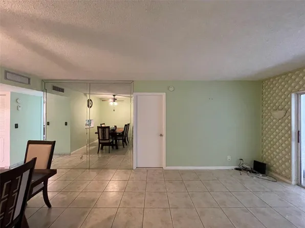 2901 NW 46th Avenue #209, Lauderdale Lakes, FL 33313