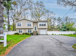 45 Washington Ave, Brentwood, NY 11717