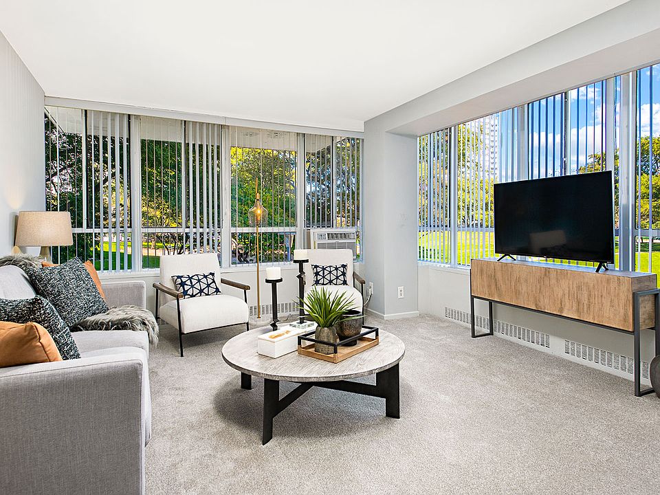 Lake Meadows Apartments offers a desirable blend of size and value, like this spacious, sun-filled living room in our 3-Bedroom Sheridan floor plan.