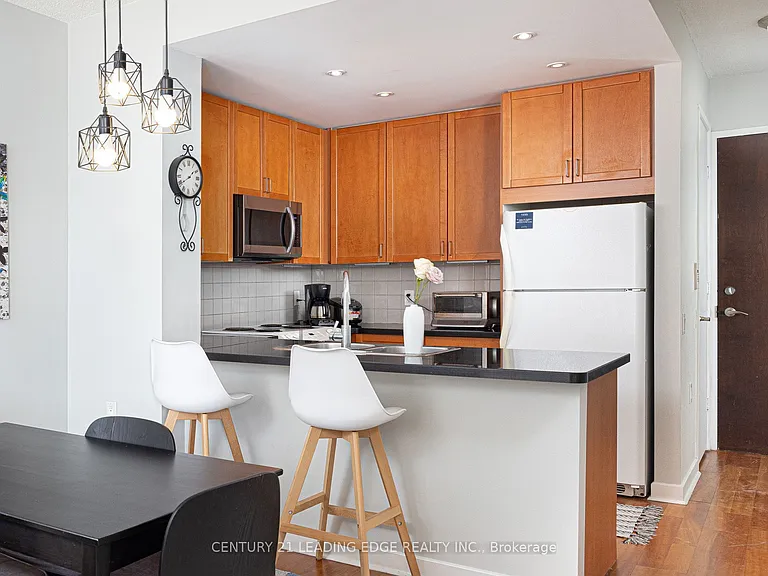 85 Bloor St E #1413 — Photo 14