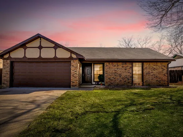 1812 Briar Run, Benbrook, TX 76126