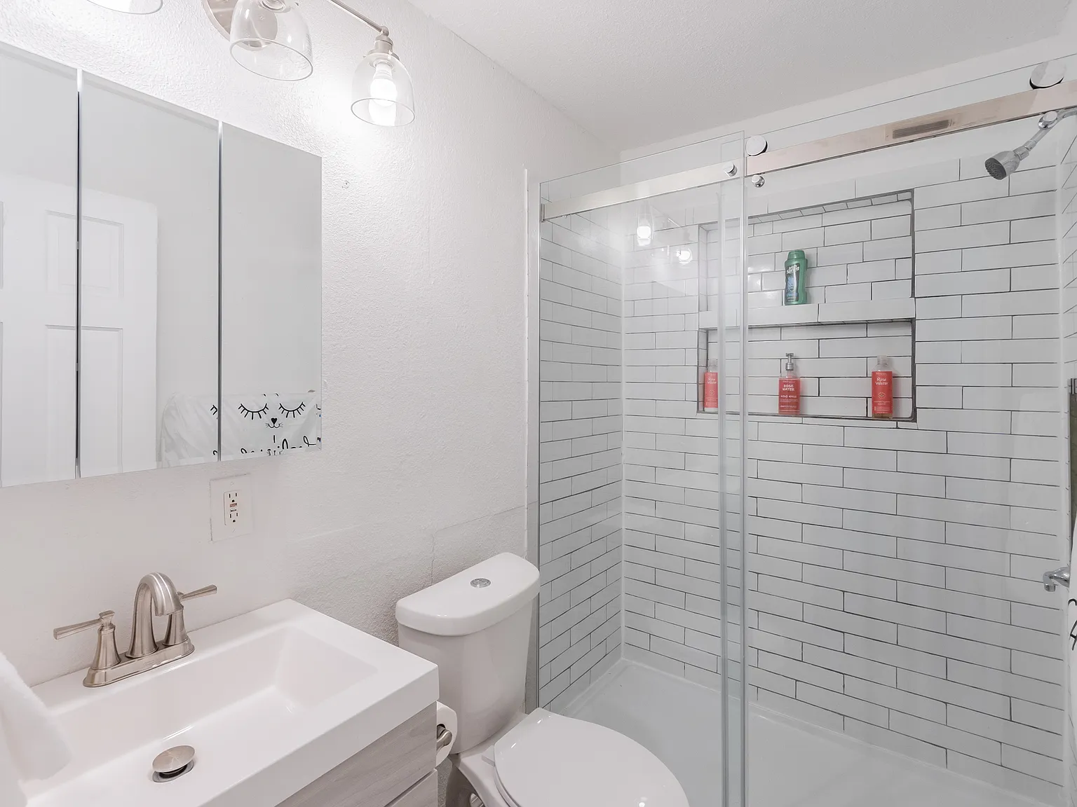 2 bed, 900 sqft, $2,100 — Photo 2
