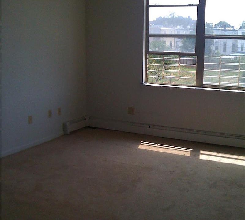 2nd image of 13 Hull St #3