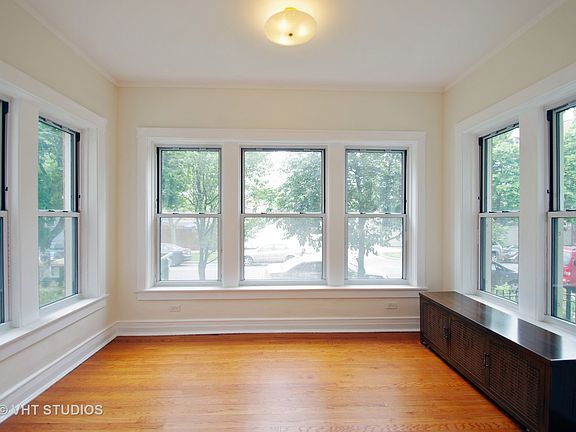 3rd image of 1464 W Argyle St APT 1S