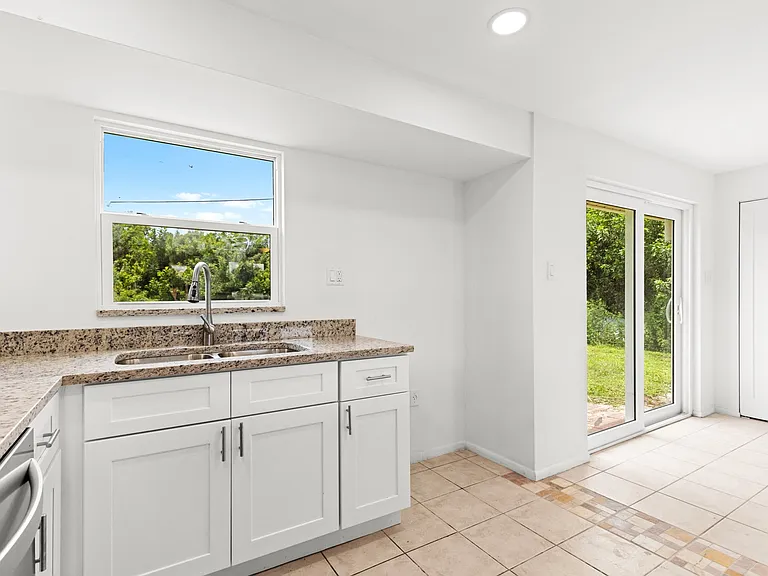 1057 Tropical Ave NW — Photo 4