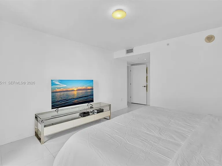 9901 E Bay Harbor Dr #802 — Photo 15