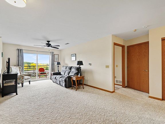 4th image of 102 Prairie Heights Dr APT 311
