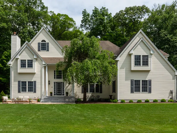 1575 Fox Tail Ln, Yorktown Heights, NY 10598