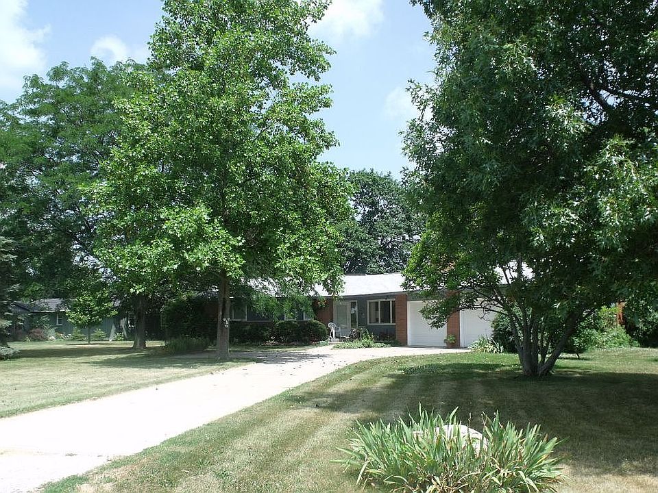304 E Market, Wolcott, IN 