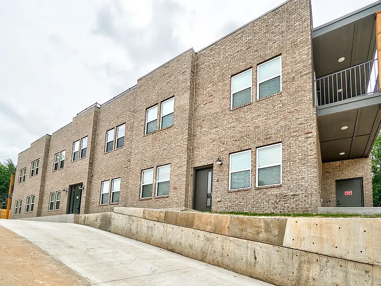 1138 N Blackwelder Ave #1 — Photo 2