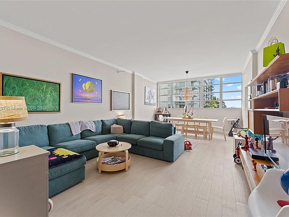 4th image of 800 West Ave Penthouse 10