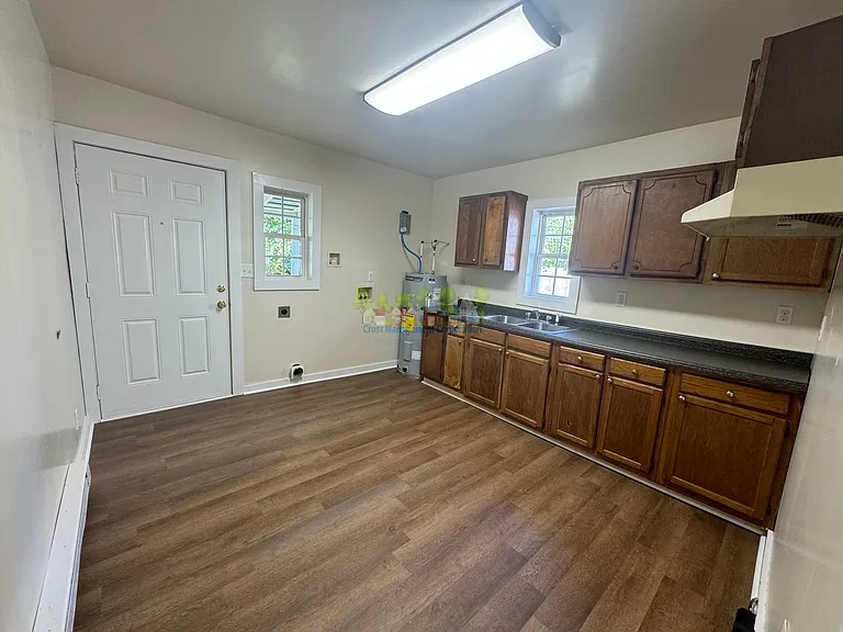 425 Wellons St — Photo 8