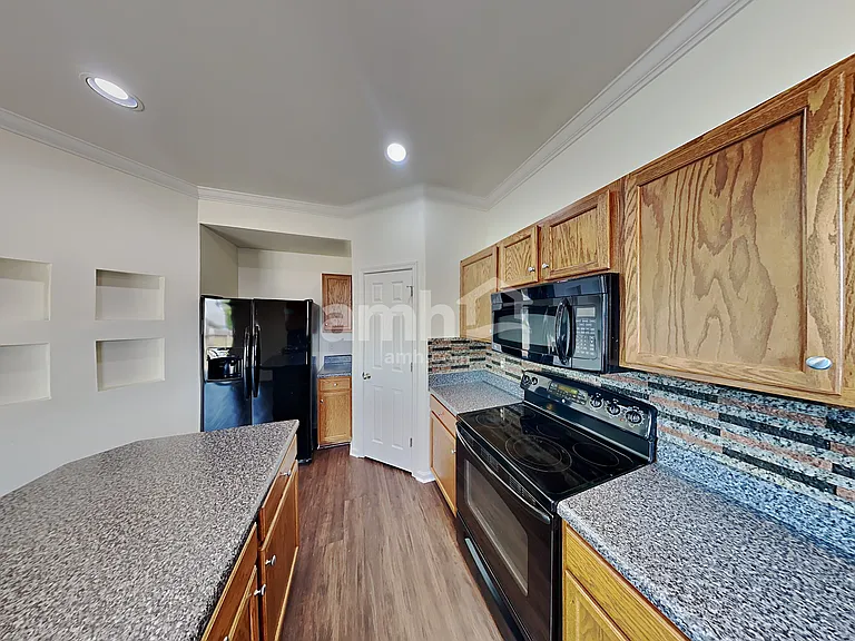 661 Wolfeboro Ln — Photo 9