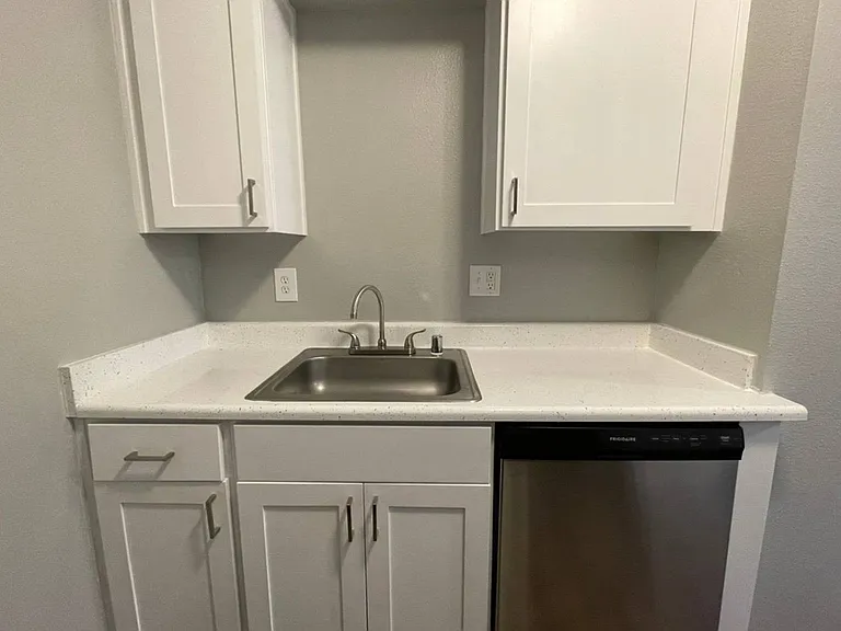 1x1 Kitchen (3)