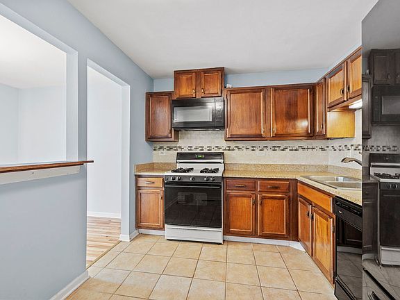 5th image of 7070 Newport Dr APT 101