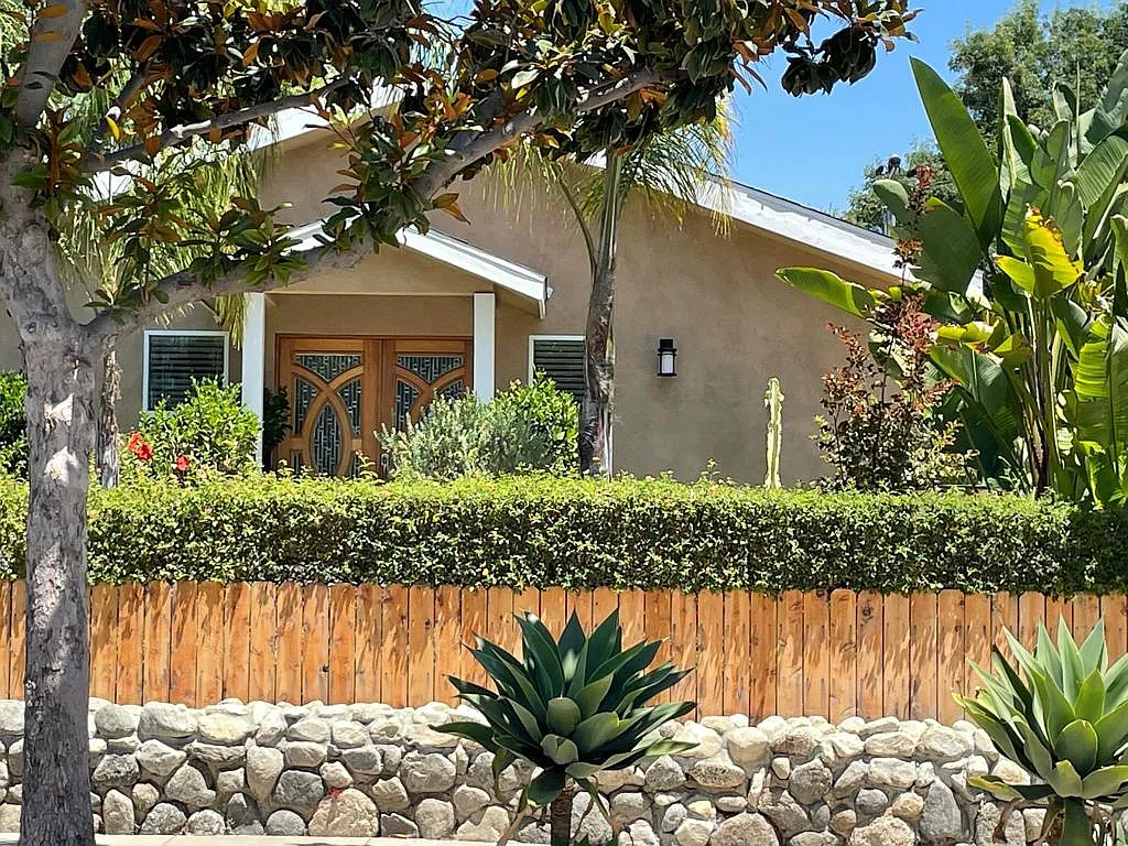 4 bed, 2250 sqft, $6,990 — Photo 3