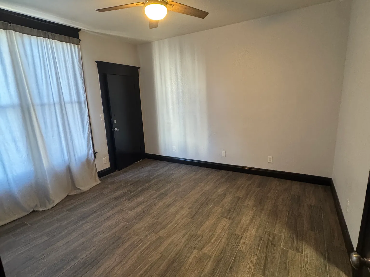 1 bed, 1158 sqft, $1,300 — Photo 4