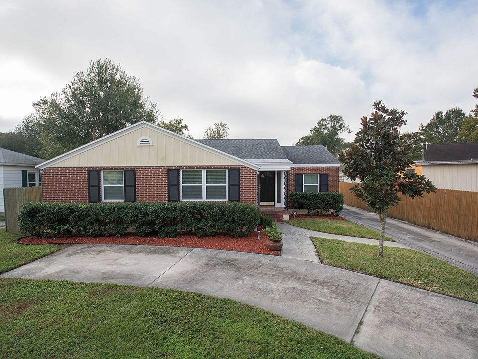 1st image of 1008 W Banister Ave