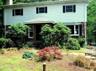 60 Towpath Rd, Rowland, PA 18457