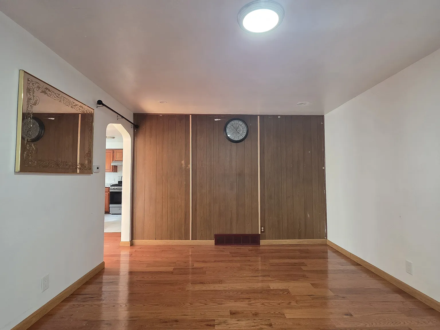 3 bed, 1100 sqft, $1,200 — Photo 3