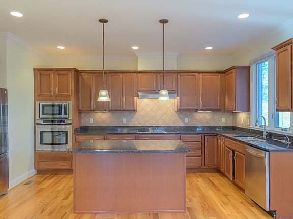 5th image of 831 Coalwood Way