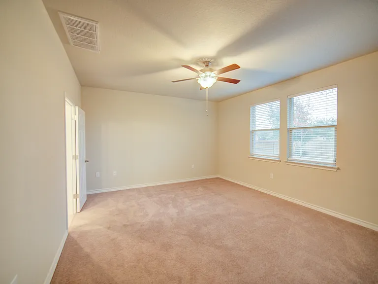 8842 White Crown — Photo 14