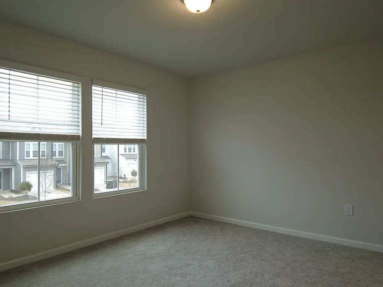 806 McKenzie Park Ter — Photo 26