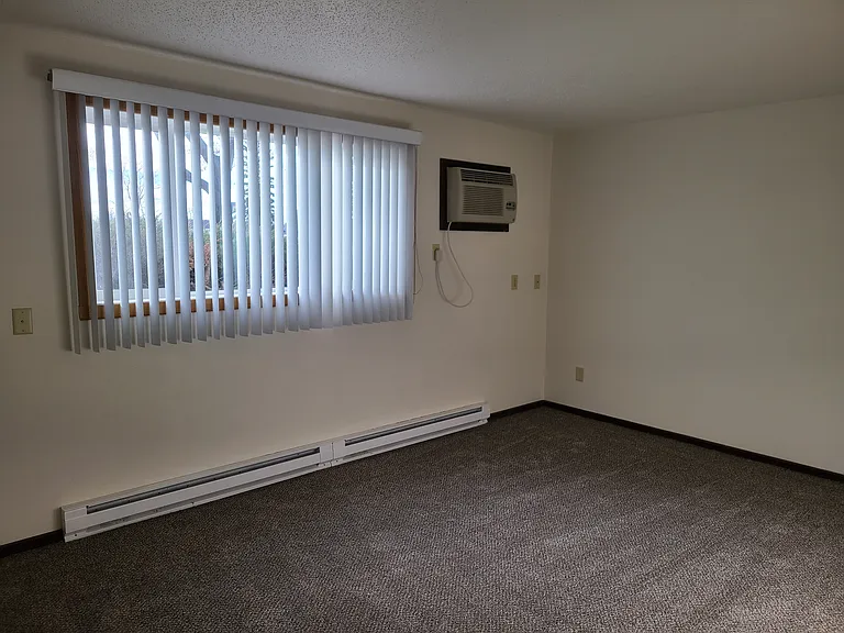 1538 Green Apartments — Photo 8