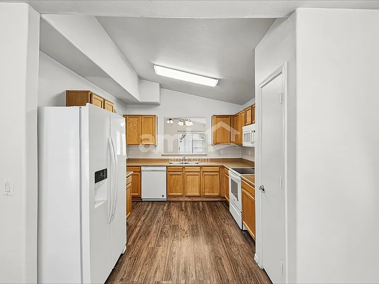 1505 S 81st Dr — Photo 4