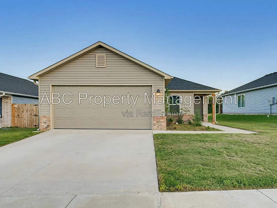 2381 E War Eagle St