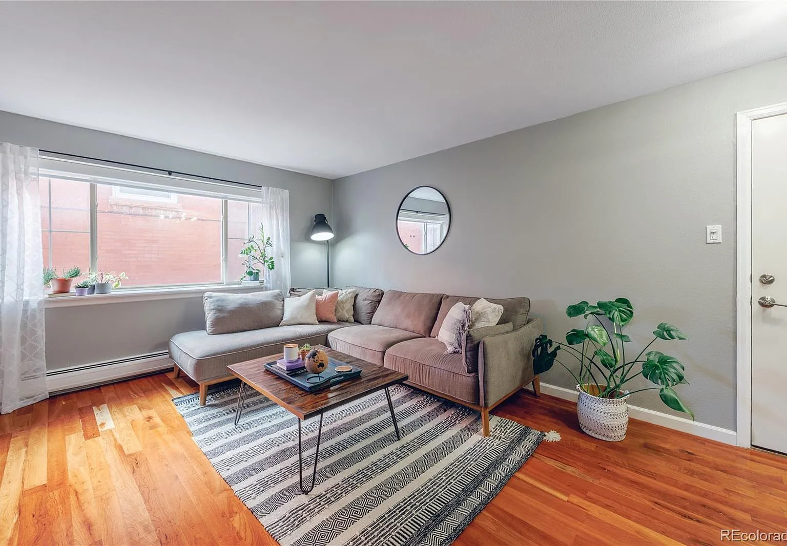 Roquefort Condominiums — Photo 1