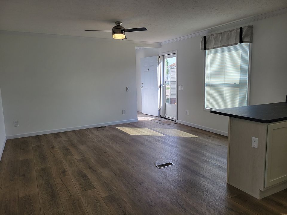 38 N Shetland Ct Highland MI Zillow