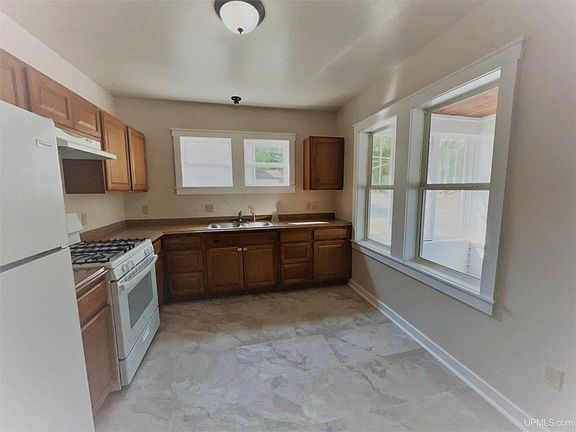 3rd image of 412 Dickinson Blvd