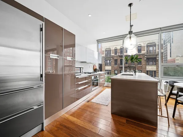 148 East 19th Street 4B image 2 of 8