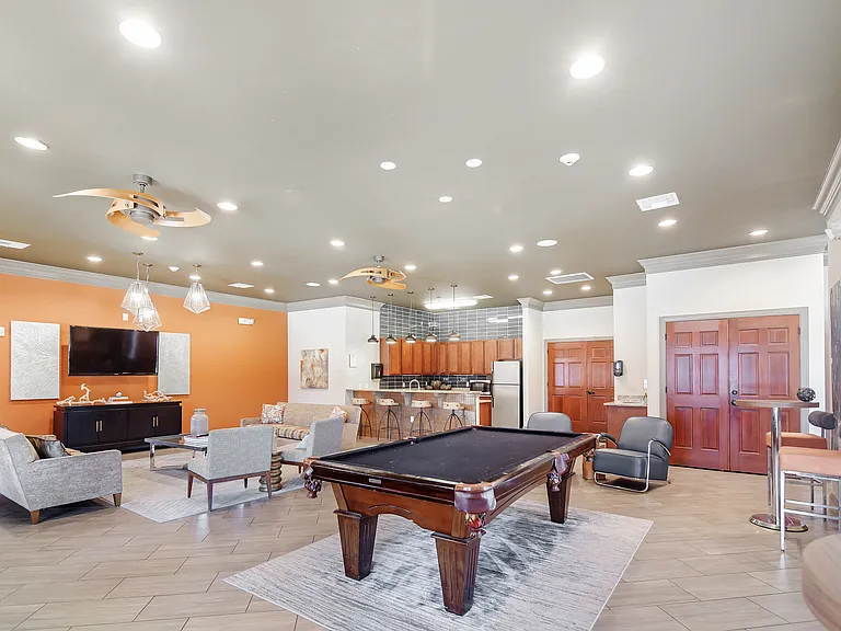 2051 W Cumberland Rd — Photo 23