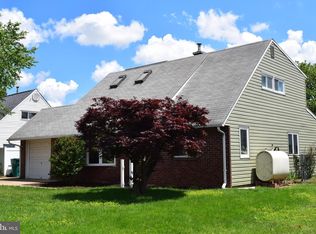66 Kindle Ln, Levittown, PA 19055